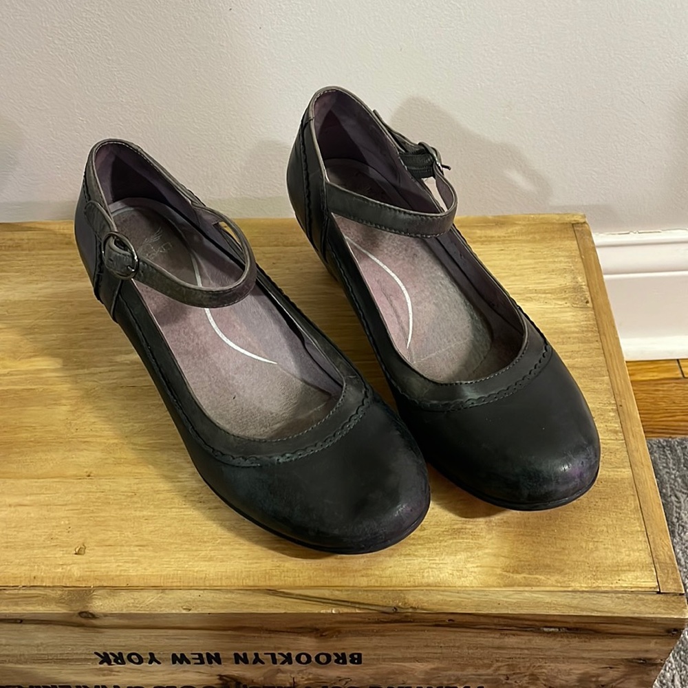 Black and grey feel with ankle strap